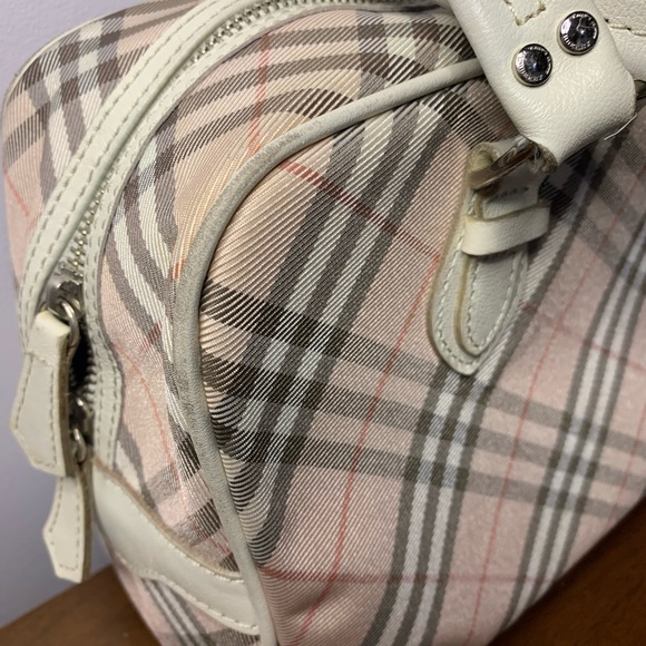 Authentic Burberry Pink Shoulder Bag - Picture 4 of 10